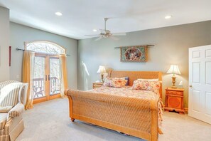 4 bedrooms, desk, iron/ironing board, free WiFi