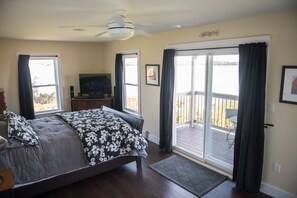 4 bedrooms, iron/ironing board, bed sheets