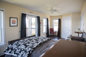 4 bedrooms, iron/ironing board, bed sheets