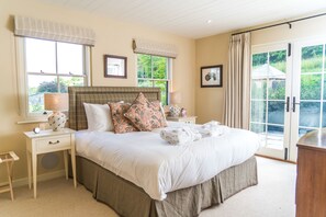 Rom (01) | Individuelt dekorert, individuelt innredet og strykejern/-brett