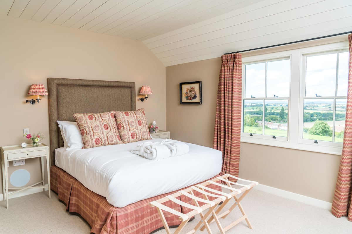 Room (05) | Iron/ironing board (on request), WiFi (free), individually decorated