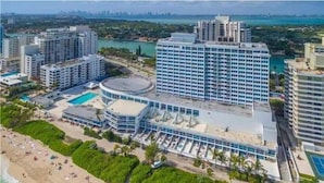Exterior - BIGGEST BEACHFRONT 3 bedroom apartment with parking on the BEACH (Miami)