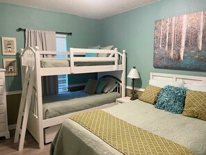 2 chambres, fer et planche à repasser, Wi-Fi, draps fournis