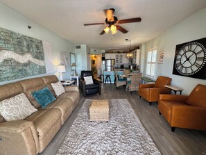 Fernseher, DVD-Player, Stereoanlage