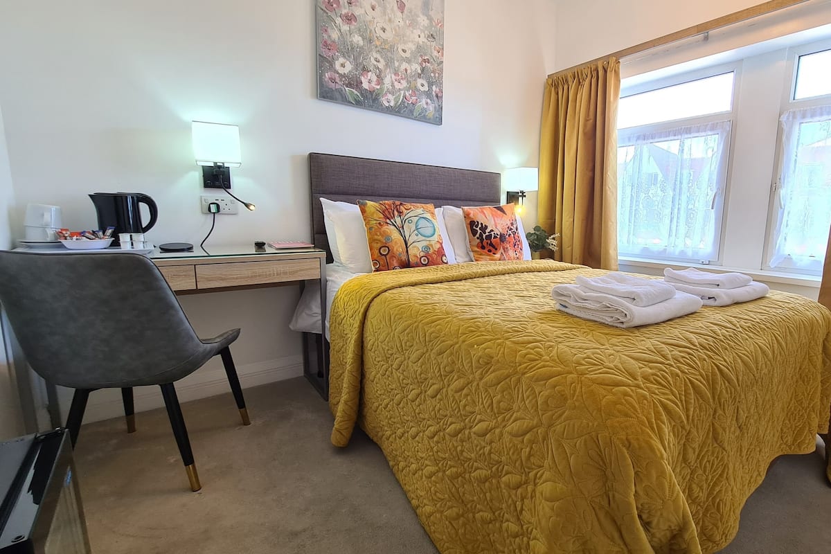 Comfort Double room with a Sea view | 2 間臥室、低過敏寢具、舒適加層、書桌