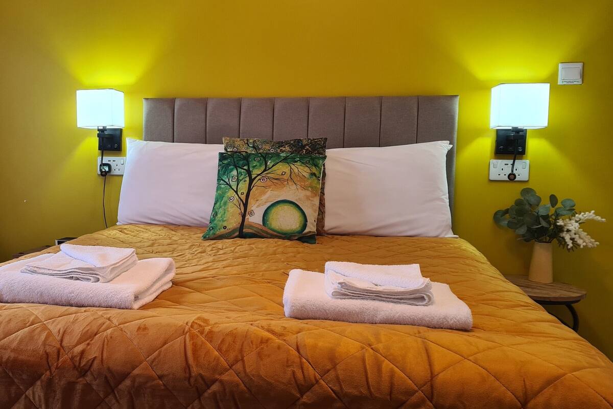Comfort Double room | 防过敏的被褥、加厚床垫、办公桌、熨斗/熨衣板