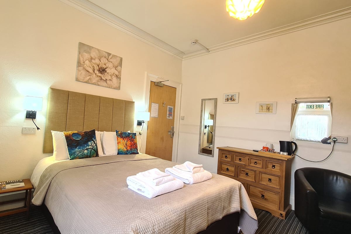 Deluxe Ground floor room with a terrace | 2 間臥室、低過敏寢具、舒適加層、書桌