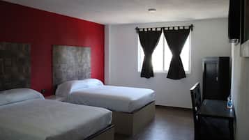 Habitación básica doble | Decoración personalizada, muebles diferentes y wifi gratis