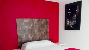 WiFi (free), individually decorated, individually furnished, bed sheets - Hotel Vittoria (Puebla)