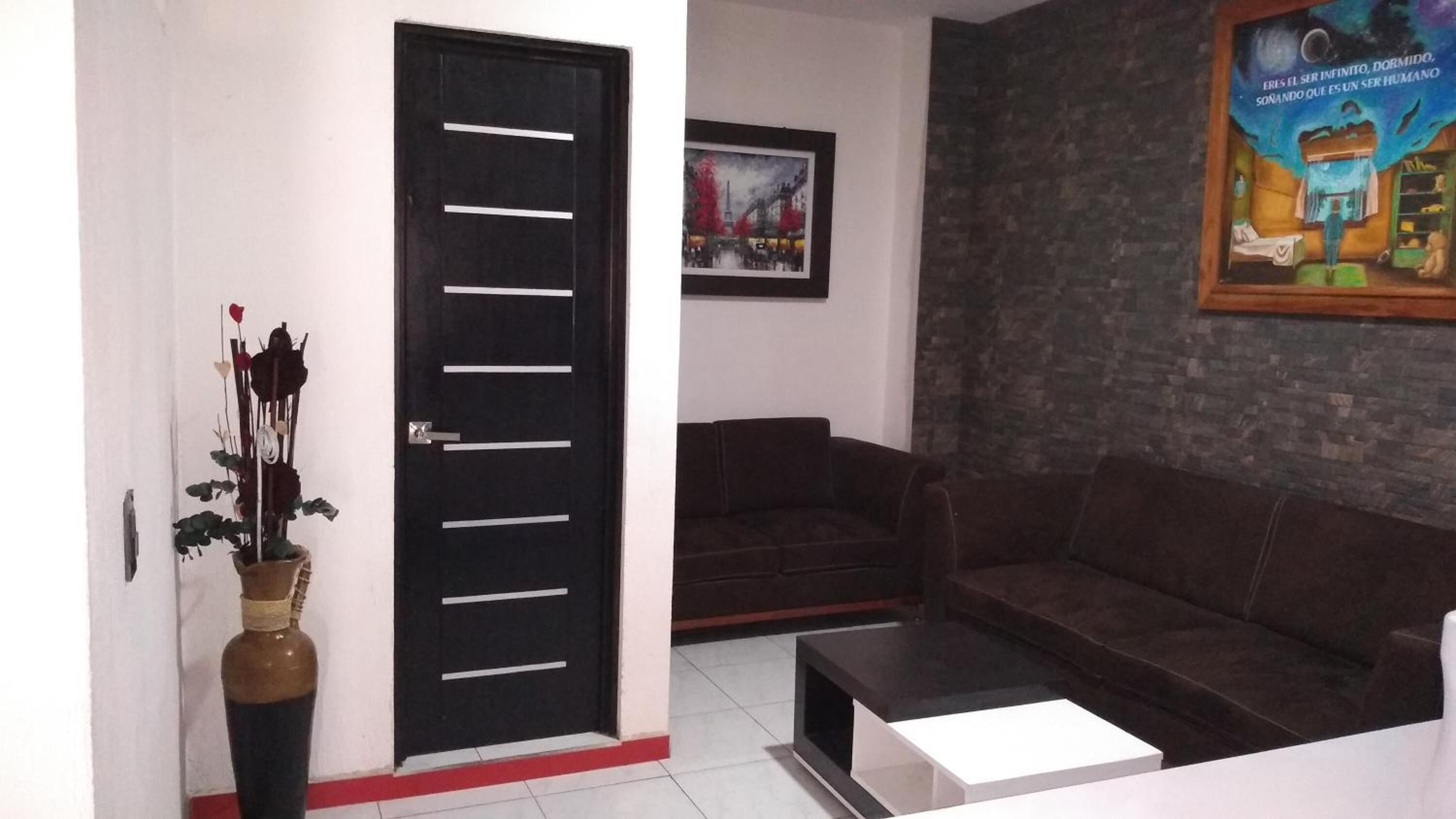 Televisión de pantalla plana, Netflix y piso con calefacción 