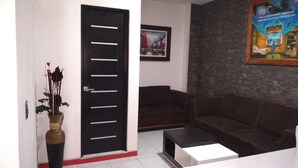 32-inch flat-screen TV with digital channels, TV, Netflix - Hotel Vittoria (Puebla)