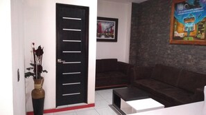 32-吋平面電視、數位頻道、電視、Netflix