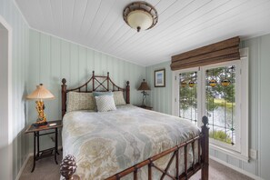 6 slaapkamers, een bureau, een strijkplank/strijkijzer, gratis wifi