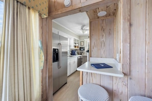 Fridge, microwave, oven, stovetop - Oceanfront House, Beach Boardwalk, Screen Porch, Dog Friendly, Ice Maker, Grill (Pawleys Island)