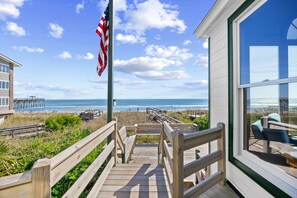 Property grounds - Charming Oceanfront Beach House, Panoramic Ocean View, Dog Friendly, Grill (Pawleys Island)