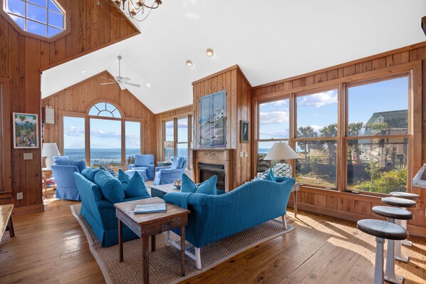 Smart TV, fireplace, DVD player, stereo