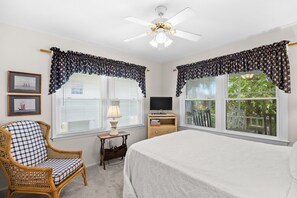 6 bedrooms, iron/ironing board, free WiFi, bed sheets