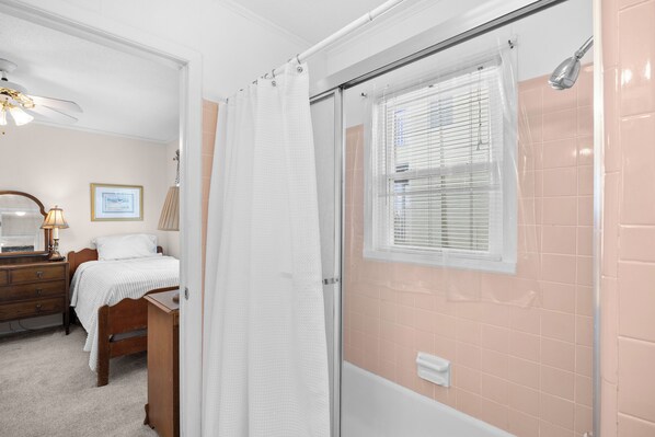 6 Schlafzimmer, Bügeleisen/Bügelbrett, kostenloses WLAN, Bettwäsche