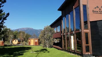 Vista frontal de la propiedad