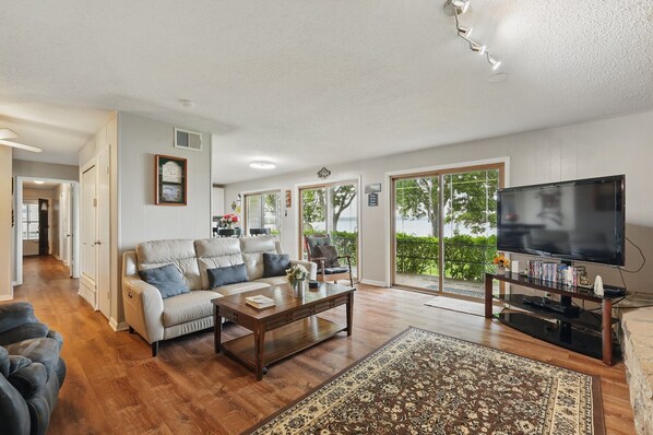 Smart TV, DVD player