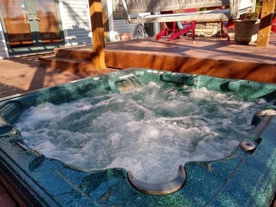 resort like home with firepit and hot tub in trendy north shore