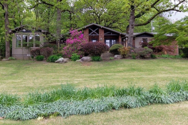 Main House is 3 bedroom 3 full bath.
Sleeps 10 plus two sofas.