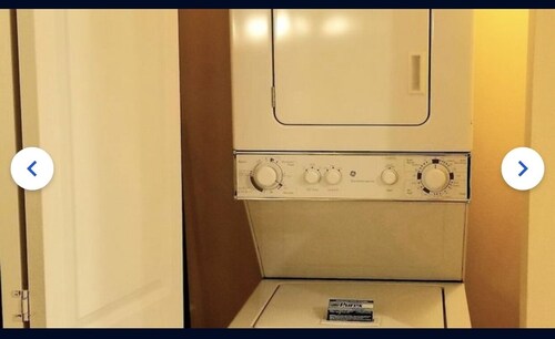 Beautiful Vegas suite, full kitchen