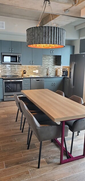 Fridge, microwave, oven, stovetop - !!!!PRESIDENTIAL SUITE!!!!   -   YOUR HOME AWAY FROM HOME FOR SXSW   (Austin)