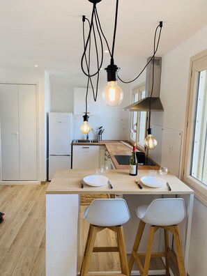 Frigorífic, microones, forn i placa de cuina 