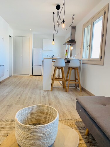 Kesäväristudio keskustan ja rautatieaseman lähellä