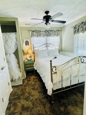 1 chambre, surmatelas, coffres-forts dans les chambres