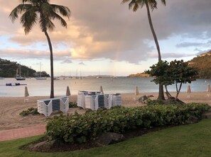 Am Strand, Liegestühle, Strandtücher
