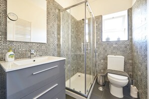 Shower, hair dryer, towels, toilet paper