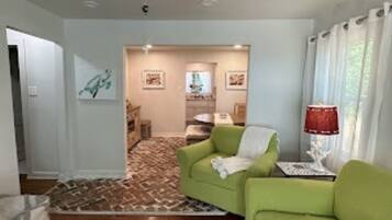 Smart TV, fireplace, books, stereo