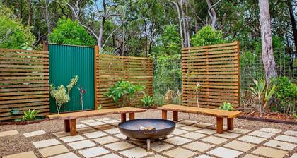 11 Naiad Court - Rainbow Shores. Pool, walk to beach. Wifi