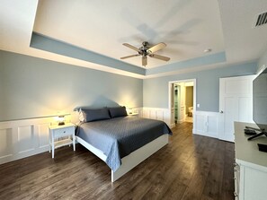 3 habitaciones, escritorio, tabla de planchar con plancha y wifi