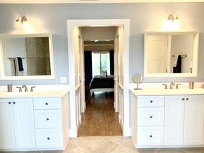 3 camere, una scrivania, ferro/asse da stiro, Wi-Fi