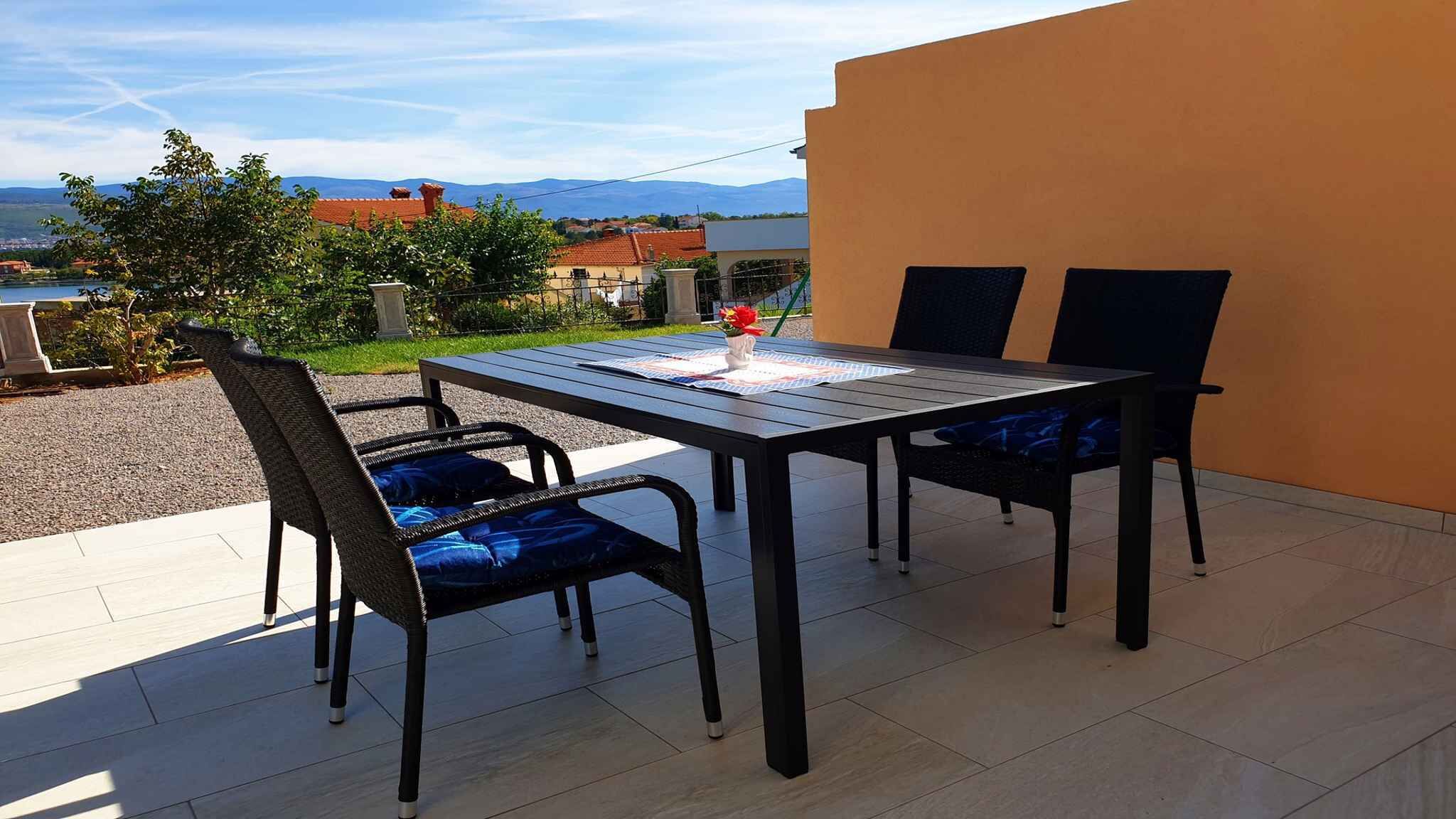 屋外ダイニングエリア