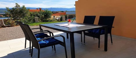 屋外ダイニングエリア