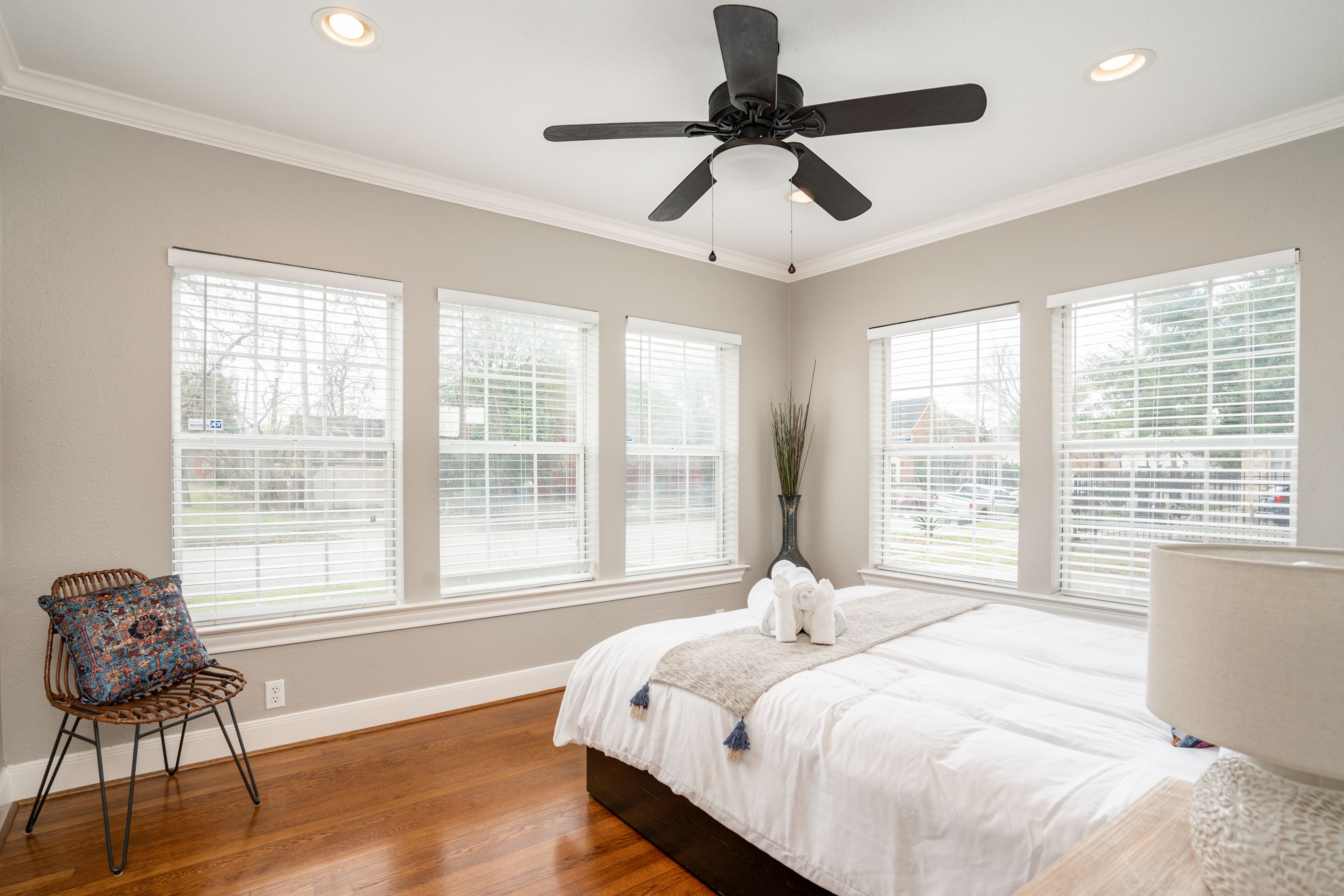 3 bedrooms, desk, iron/ironing board, travel cot