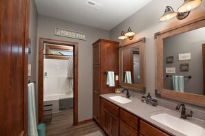 Combined shower/bathtub, hair dryer, towels, soap - Inspirational Ranch-SUPERBLY CLEAN with HOT TUB!!! Lower Unit w/2 walkout patios (Sioux Falls)