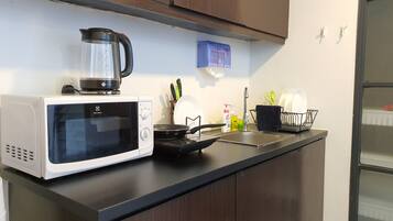 Fridge, microwave, electric kettle, cookware/dishes/utensils
