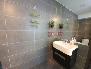 Hair dryer, towels, soap, toilet paper - 1#750Sqft Damansara Duplex Petaling Jaya  (Petaling Jaya)
