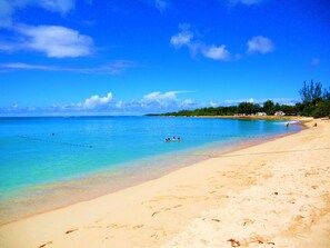 Beach nearby, sun-loungers, beach towels