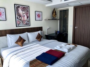 1 室のベッドルーム、セーフティボックス (室内)、デスク、アイロン / アイロン台