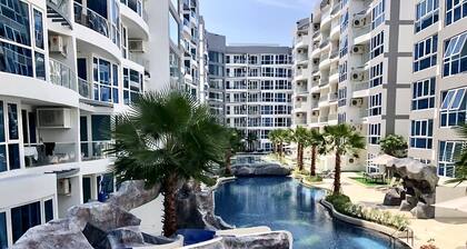 Pool View Luxury Business Suite F7 en Grand Avenue por Pattaya City Estates