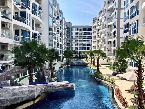 Pool View Luxury Business  Suite F7 in Grand Avenue by Pattaya City Estates