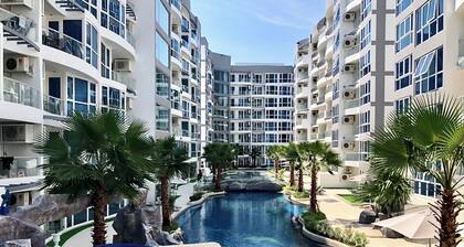 Pool View Luxury Business Suite F7 in Grand Avenue by Pattaya City Estates