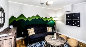 Smart TV y chimenea 