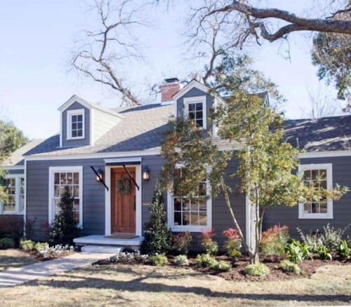 The Baby Blue Cottage - Fixer Upper, Season 3